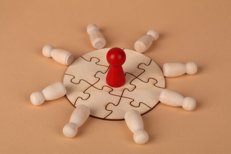 conceptual-leadership-and-teamwork-puzzl